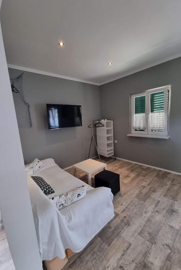 Apartmani Axa 루카박 외부 사진